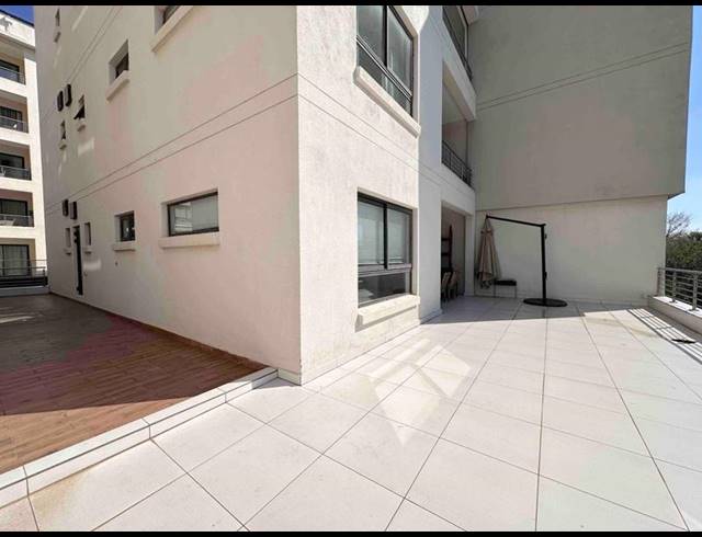 2 BEDROOM APARTMENT FOR SALE IN HYDE PARK